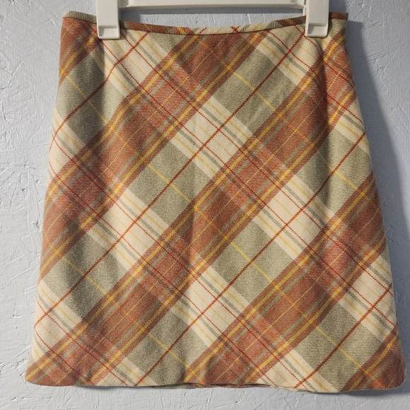 LOFT Dresses & Skirts - Women's Ann Taylor LOFT Wool Plaid Mini Skirt - 6P